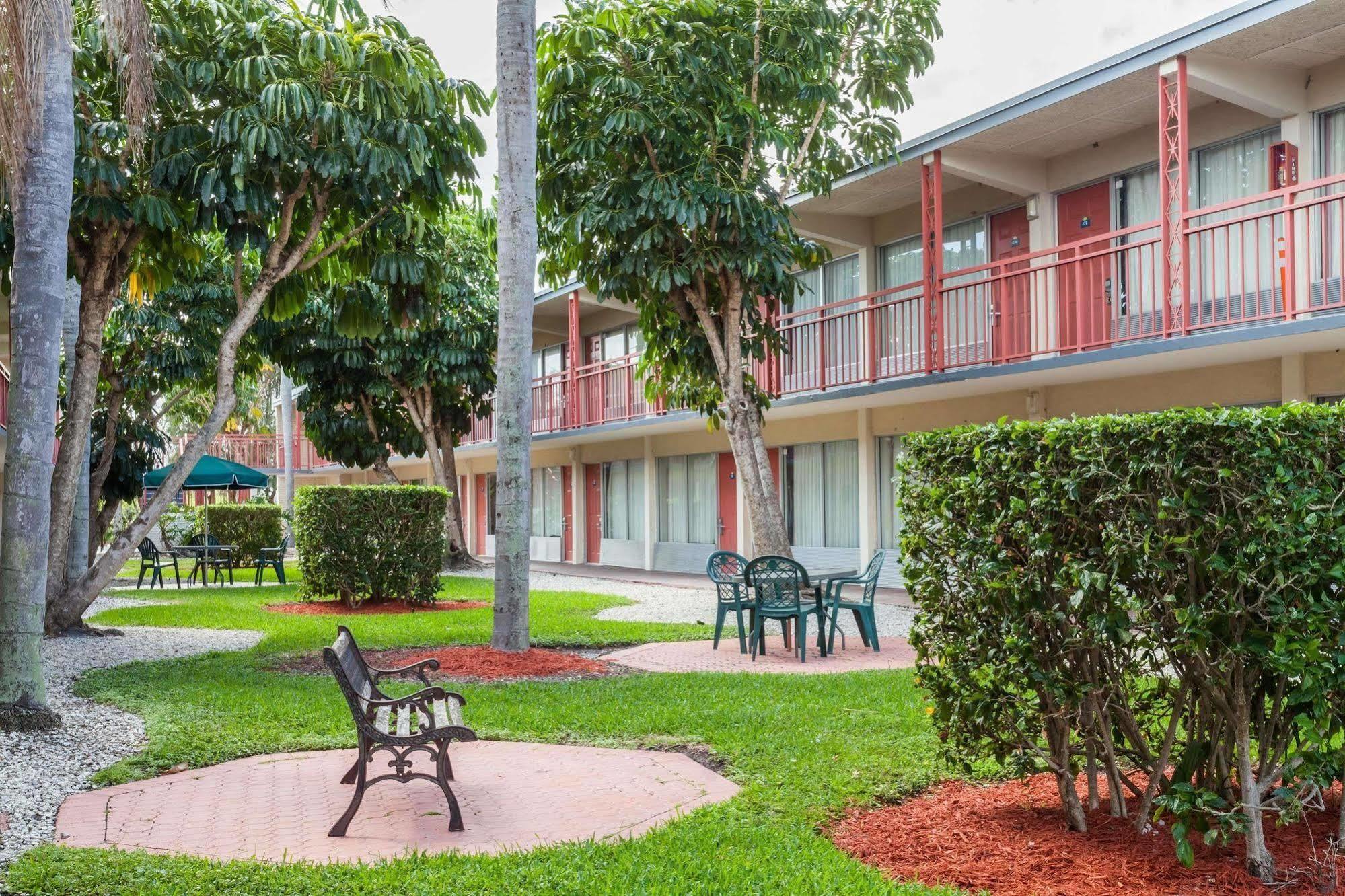 Days Inn By Wyndham West Palm Beach Luaran gambar