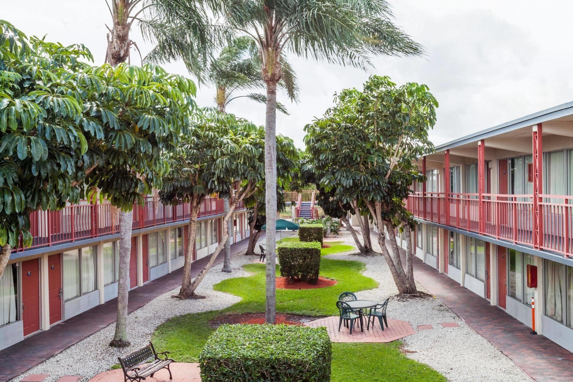Days Inn By Wyndham West Palm Beach Luaran gambar