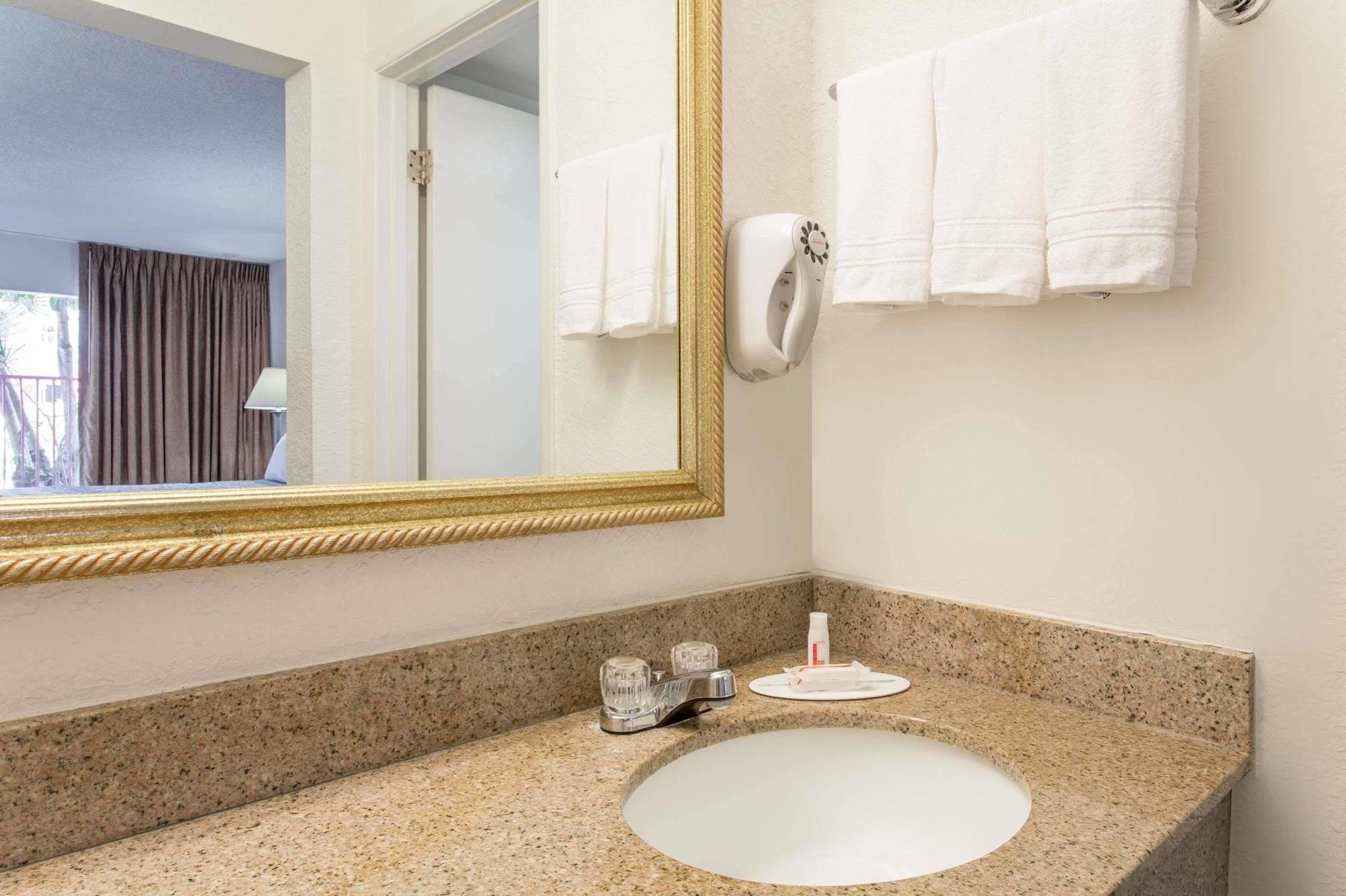 Days Inn By Wyndham West Palm Beach Luaran gambar