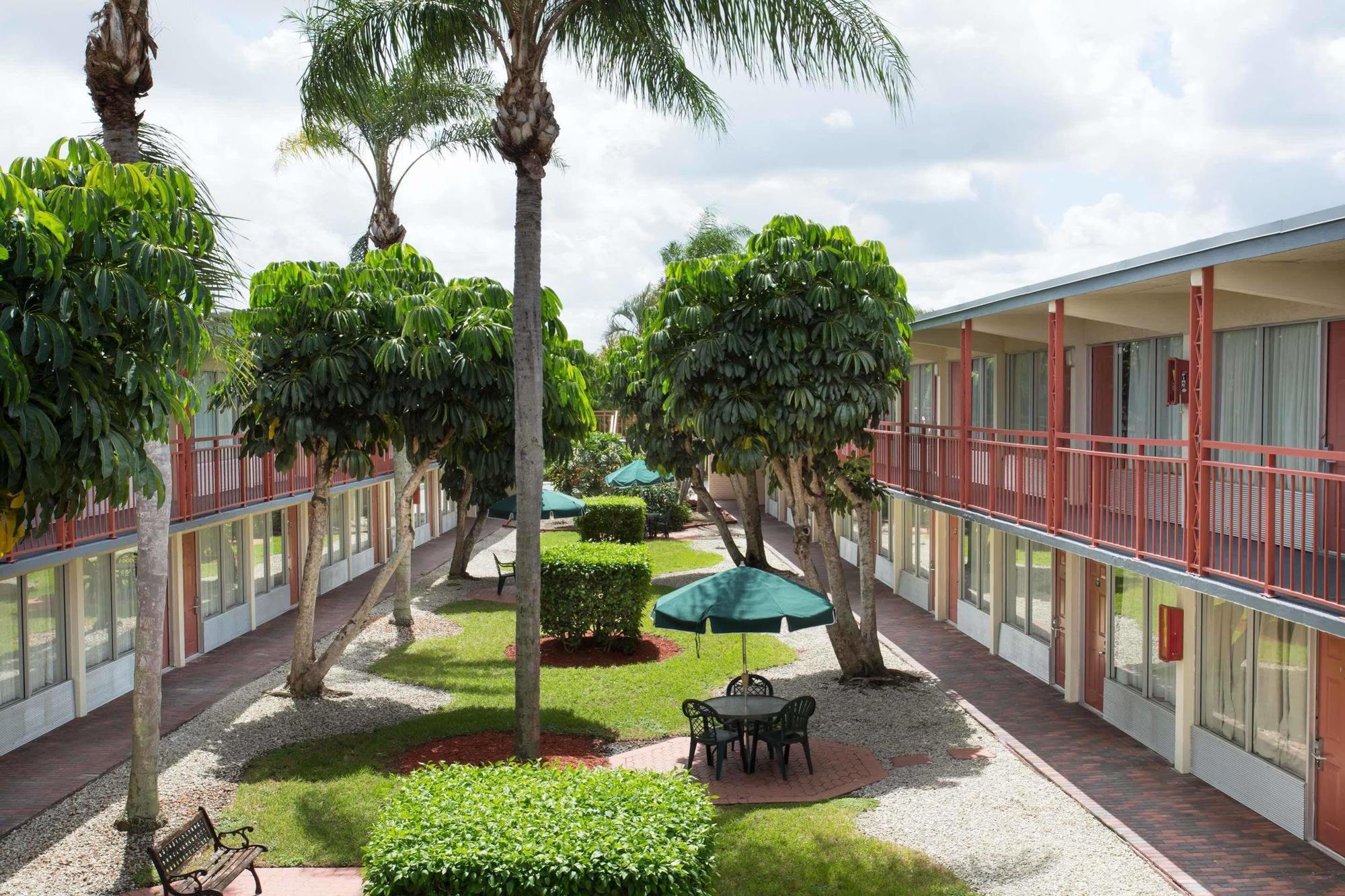 Days Inn By Wyndham West Palm Beach Luaran gambar